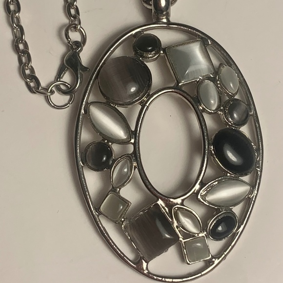 Lot of 6 Smoky Grey & Dusty Purple Mix & Match Glass, Stone, Shell Necklaces - Picture 15 of 15